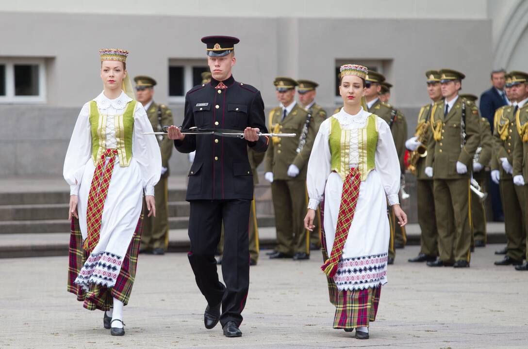 Kariūnams suteikti leitenanto laipsniai