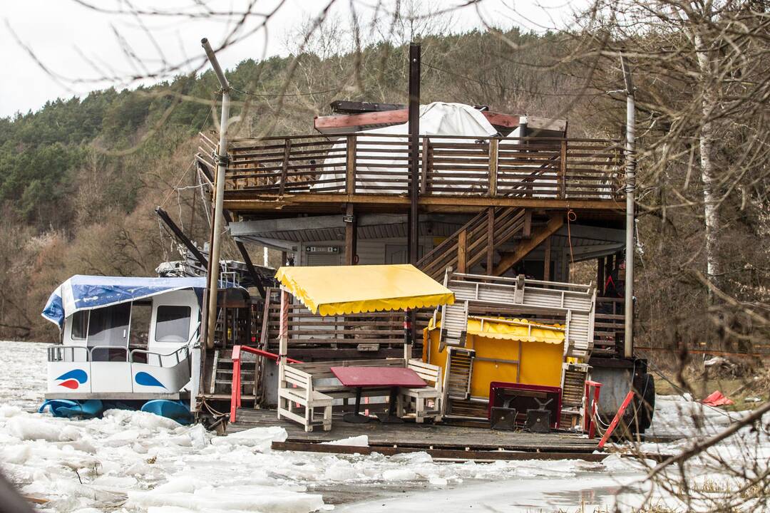 Plaukiojančio restorano gelbėjimo operacija