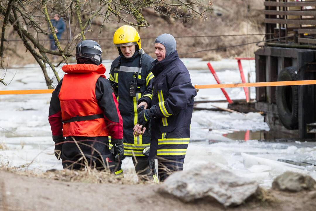 Plaukiojančio restorano gelbėjimo operacija