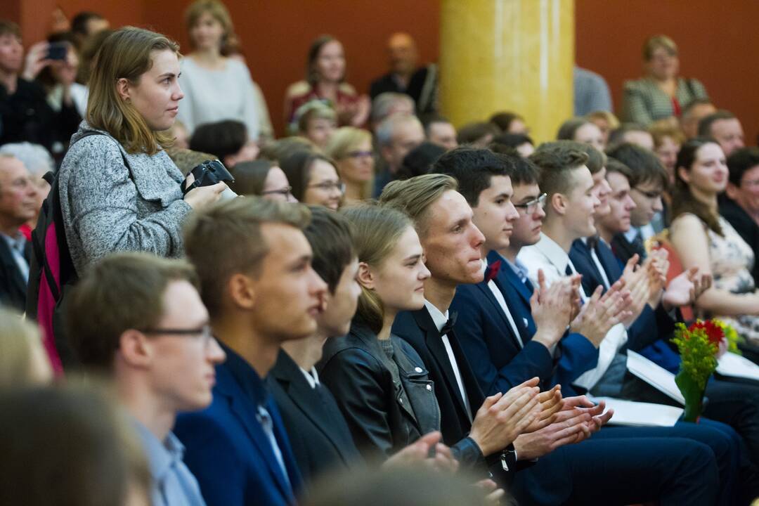 Sostinės abiturientų šimtukininkų apdovanojimai