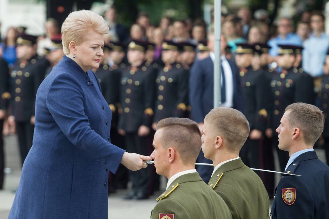 Kariūnams suteiktas leitenanto laipsnis