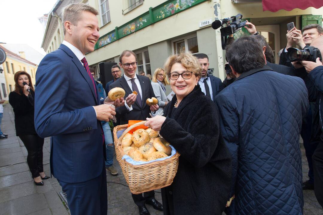 Žydų gatvėje – lentelė hebrajų ir jidiš kalbomis