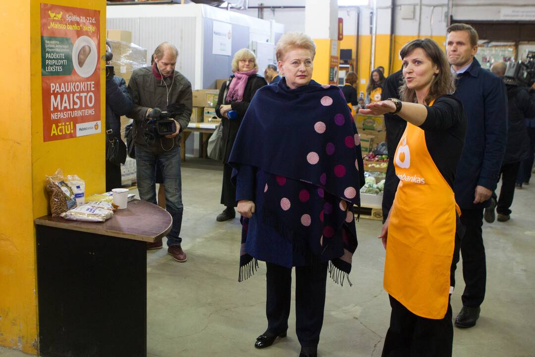 Prezidentė aplankė „Maisto banko“ sandėlį