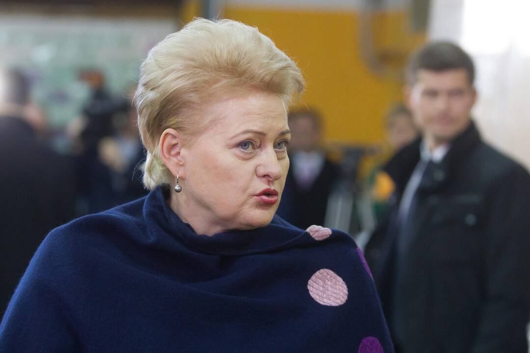 Prezidentė aplankė „Maisto banko“ sandėlį
