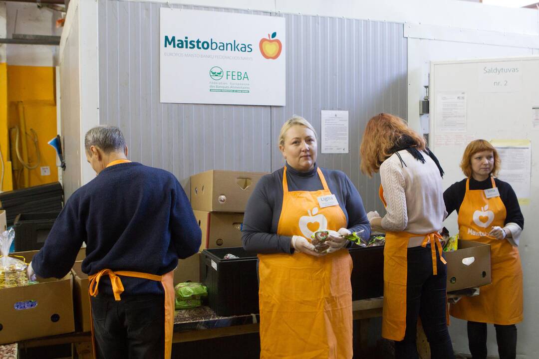 Prezidentė aplankė „Maisto banko“ sandėlį