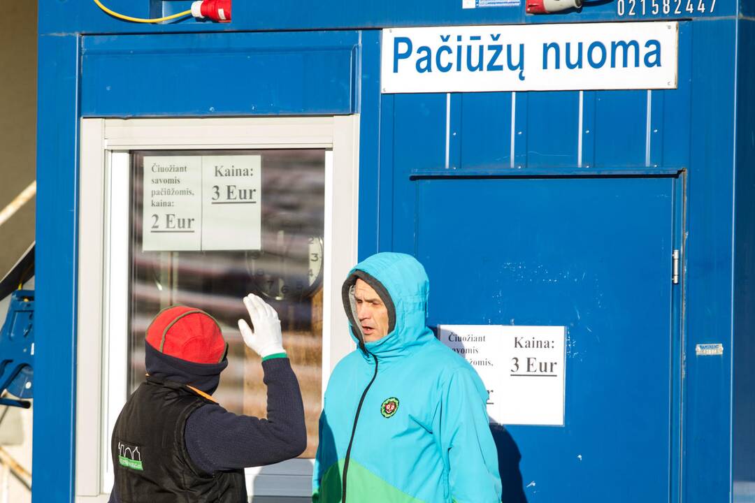 Vingio parke atidaryta čiuožykla