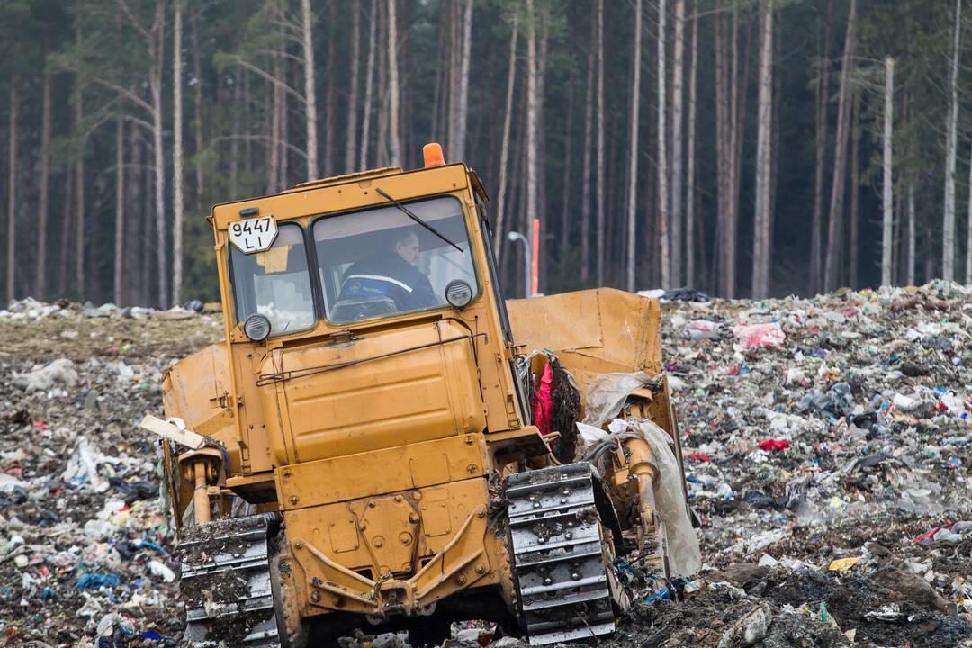 Kazokiškių sąvartyne kaupiasi degiosios atliekos