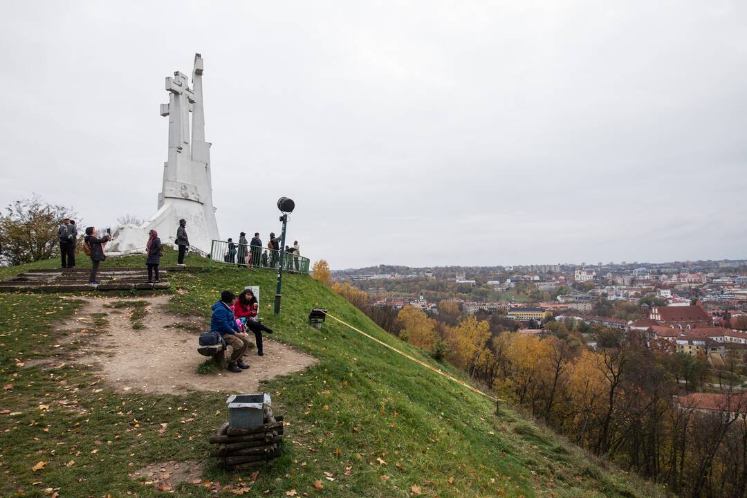 Ant Trijų Kryžių kalno atsivėrė plyšys