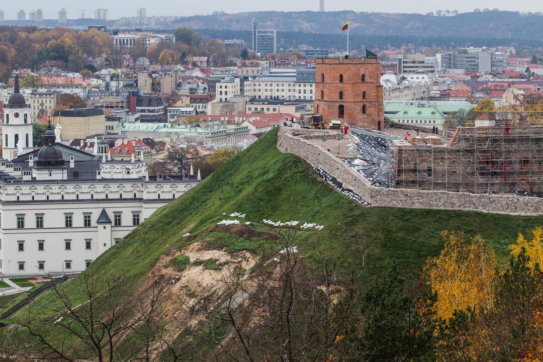 Ant Trijų Kryžių kalno atsivėrė plyšys