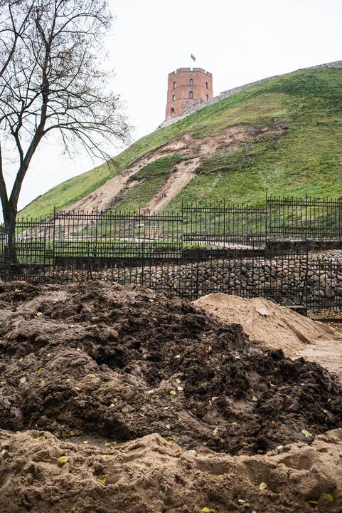 Įgriuvo dalis Gedimino kalno pagrindinio tako