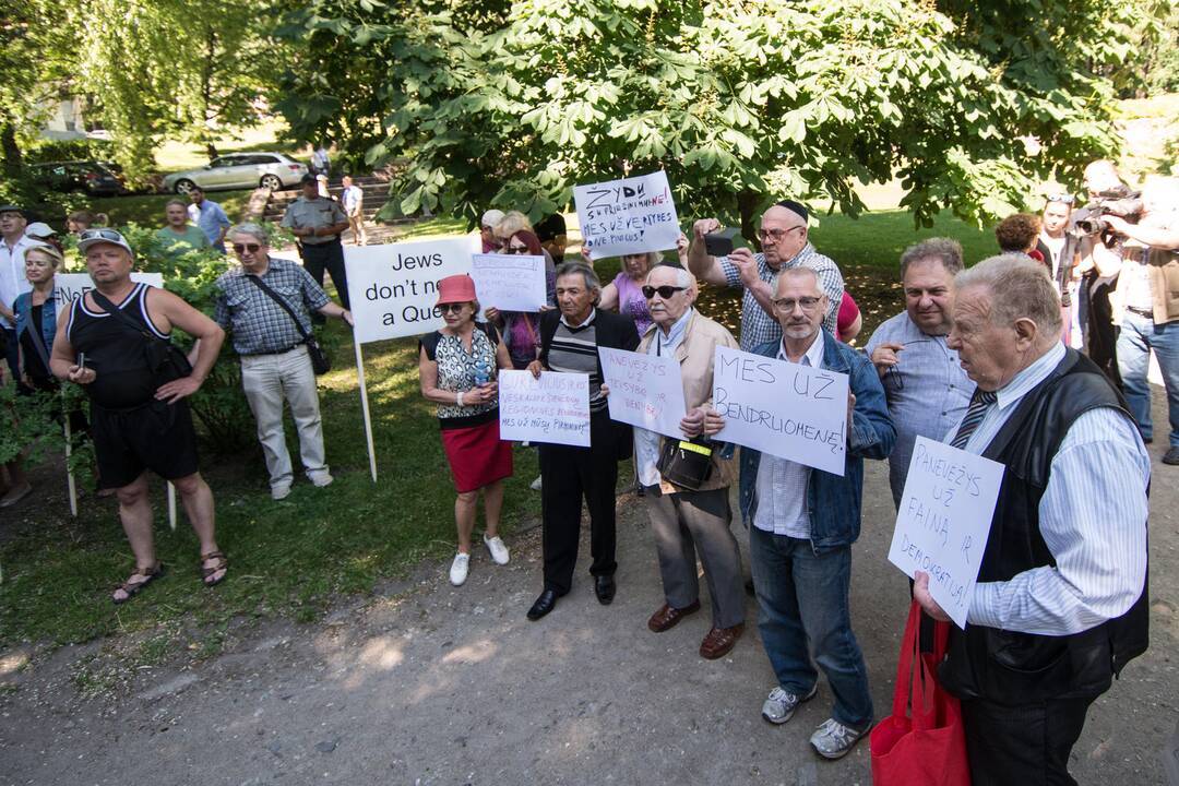 Žydai surengė protesto akciją