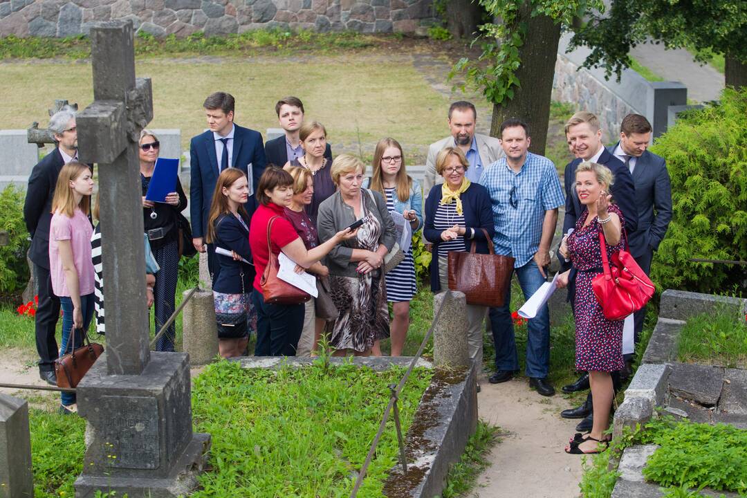 Paveldosaugininkai apsilankė Rasų kapinėse