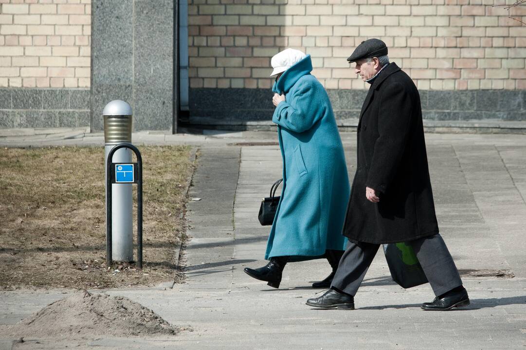 Ar pensininkui įsidarbinus sumažinama jo pensija?