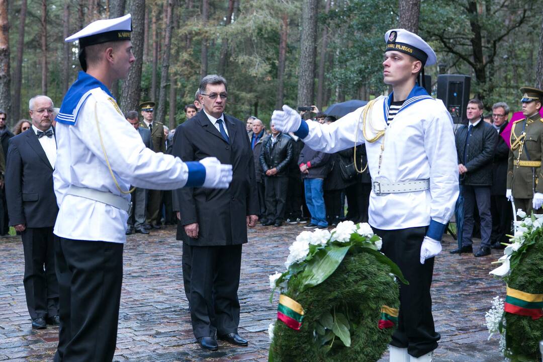 Panerių memoriale iškilmingai pagerbtos Holokausto aukos