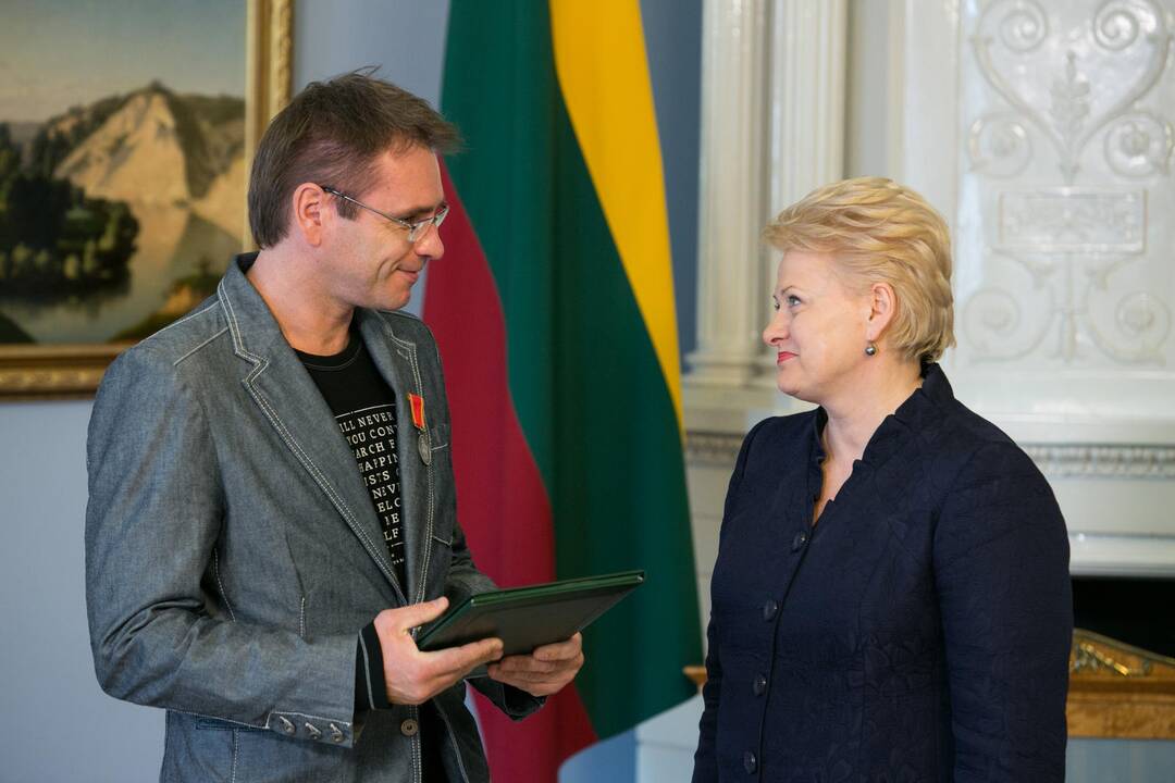 Prezidentė M. Mikutavičiui įteikė ordino „Už nuopelnus Lietuvai“ medalį