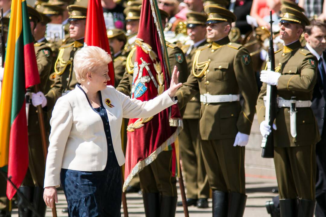 D. Grybauskaitė dalyvavo Valstybės vėliavų pakėlimo ceremonijoje