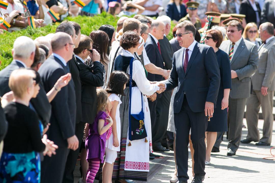 D. Grybauskaitė dalyvavo Valstybės vėliavų pakėlimo ceremonijoje