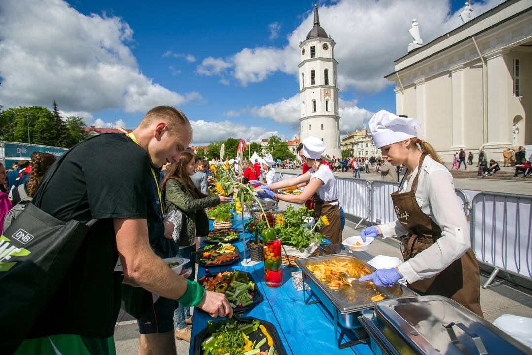 Vilnius bandė siekti masiškiausio makaronų valgymo rekordo