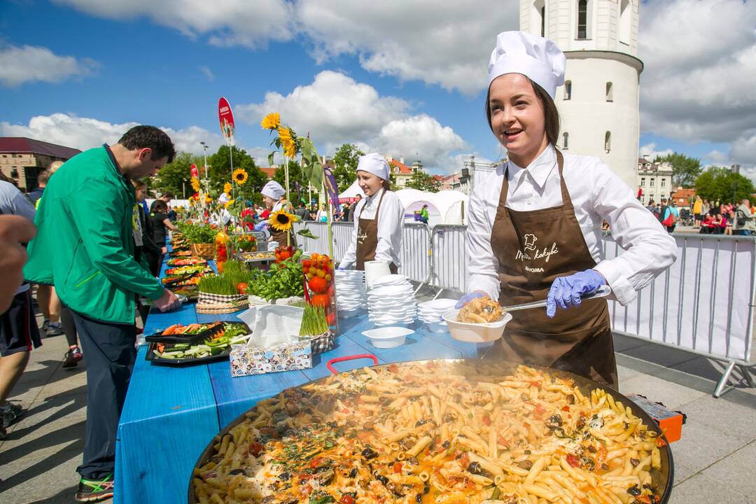 Vilnius bandė siekti masiškiausio makaronų valgymo rekordo