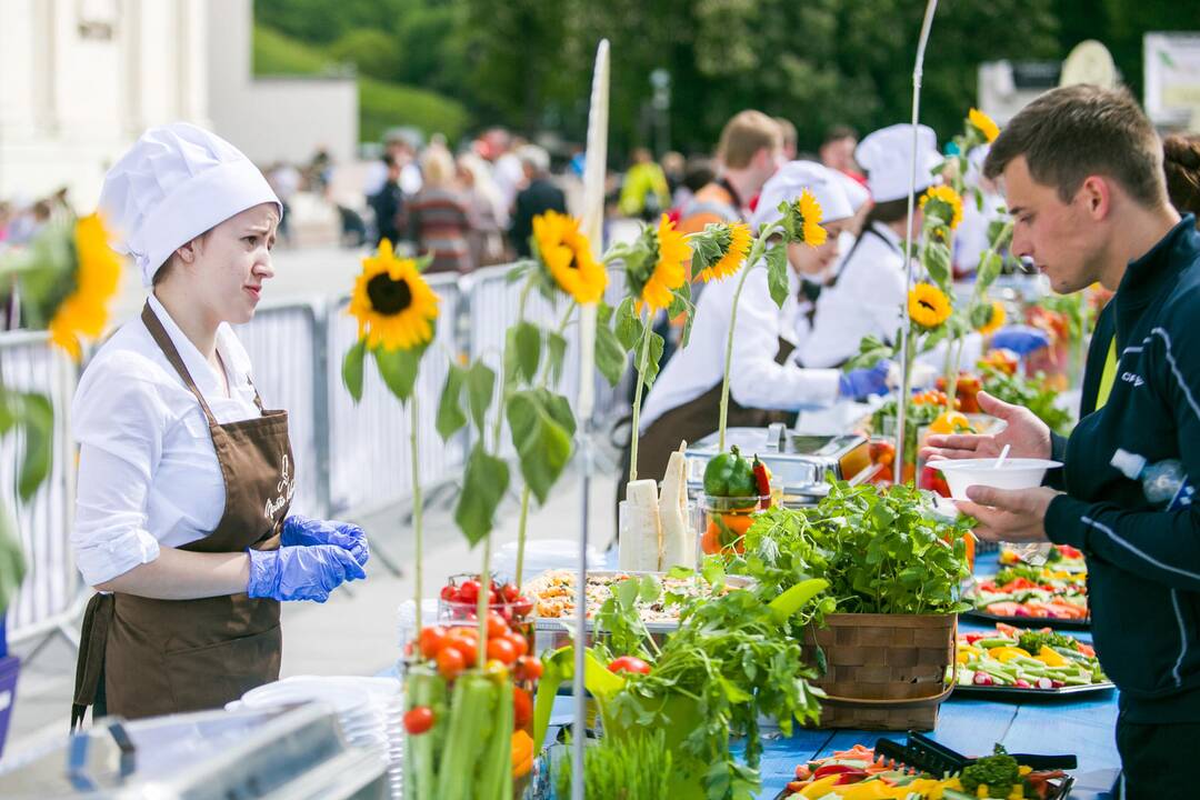 Vilnius bandė siekti masiškiausio makaronų valgymo rekordo