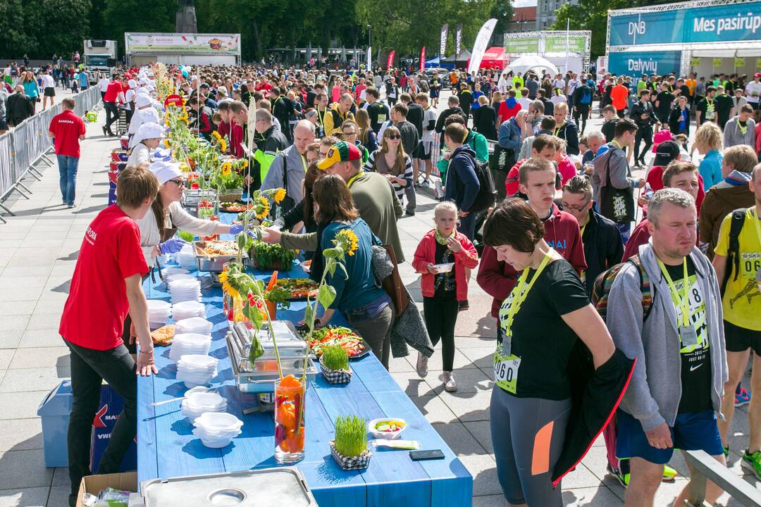 Vilnius bandė siekti masiškiausio makaronų valgymo rekordo