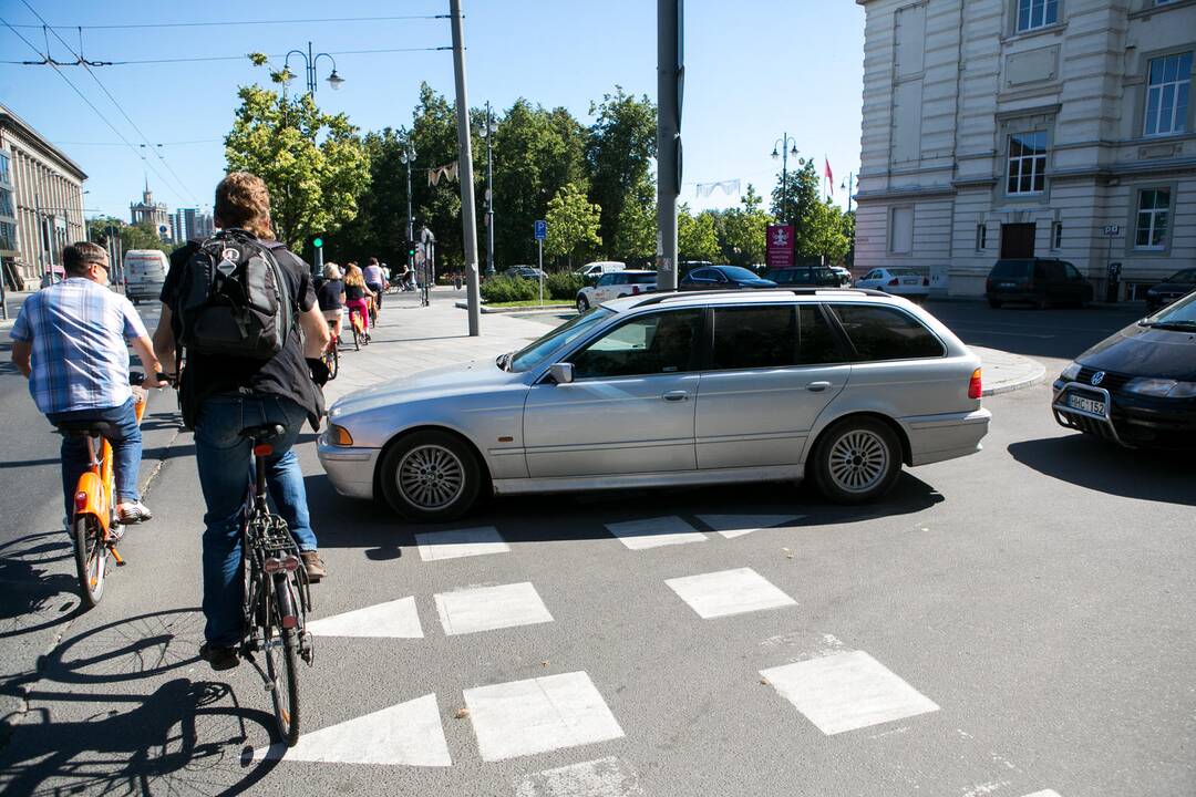 Vilniaus meras skaičiavo kliūtis dviračių takuose