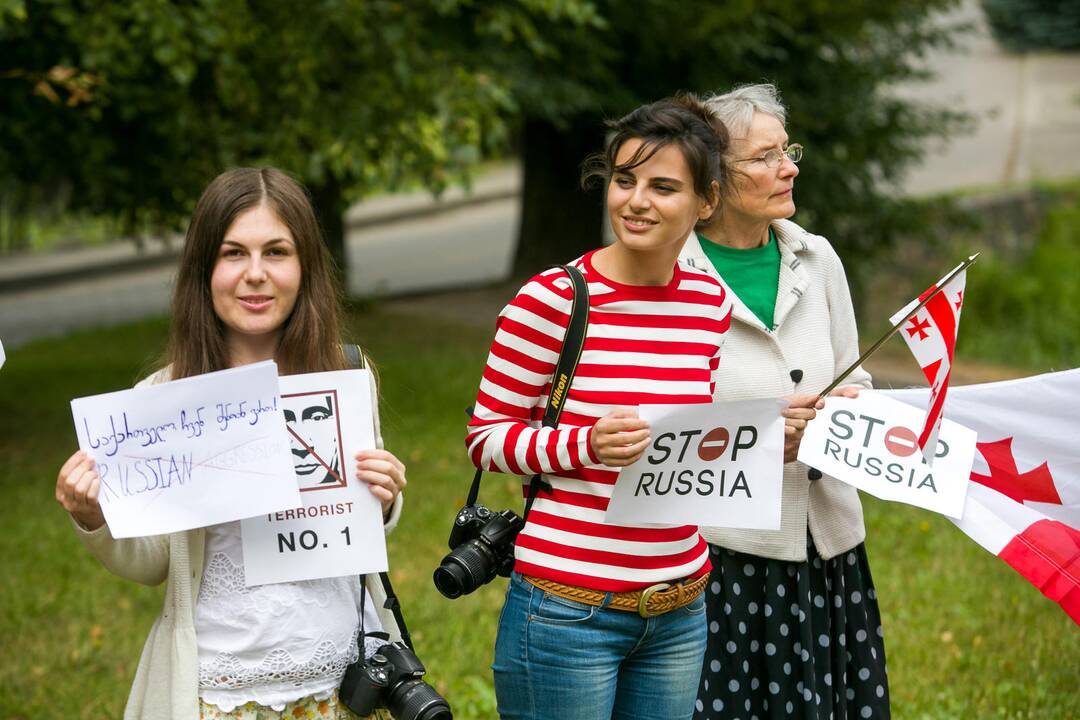 Pilietinė akcija prie Rusijos ambasados