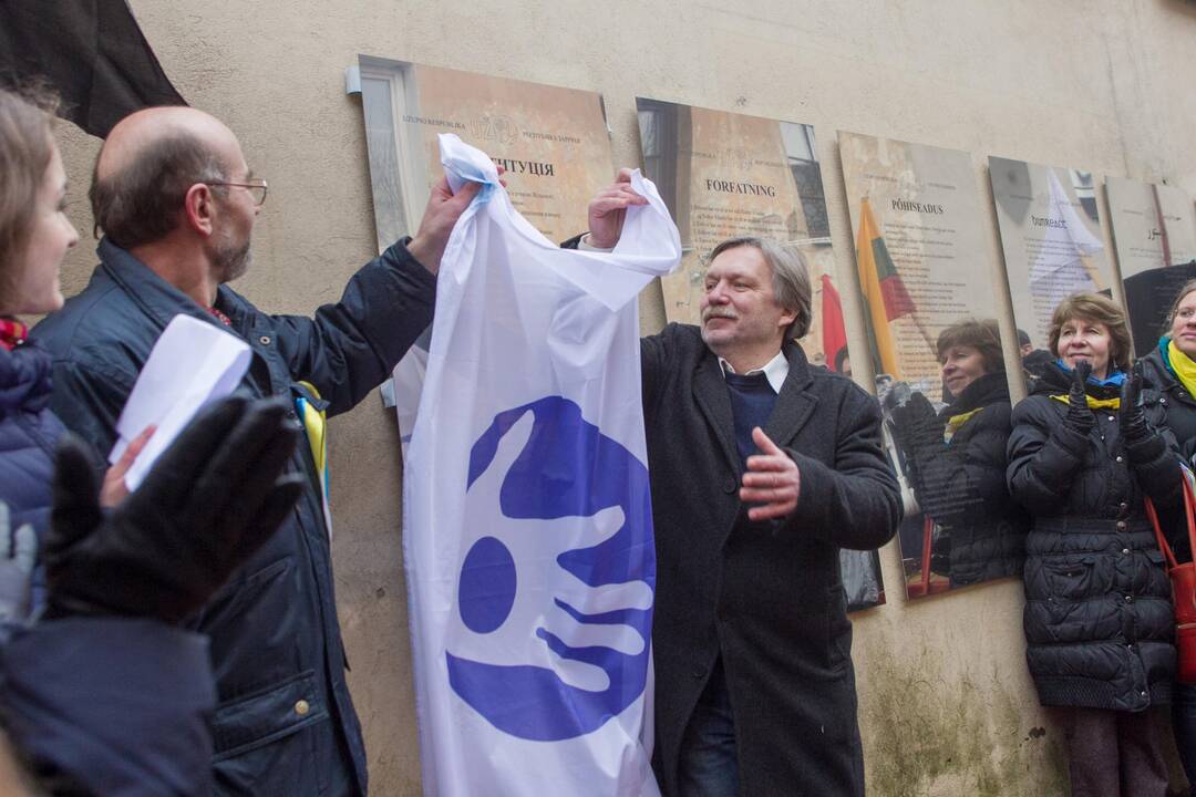 Sostinėje atidengta Užupio Respublikos Konstitucija ukrainiečių kalba