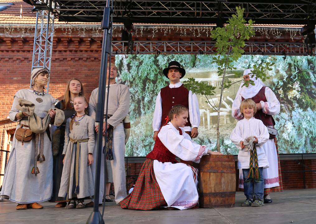 Raudondvario parke – folkloro fiesta