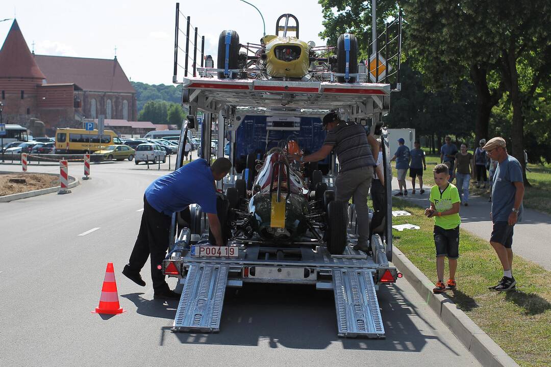 „Formula Junior” bolidų paradas Kaune