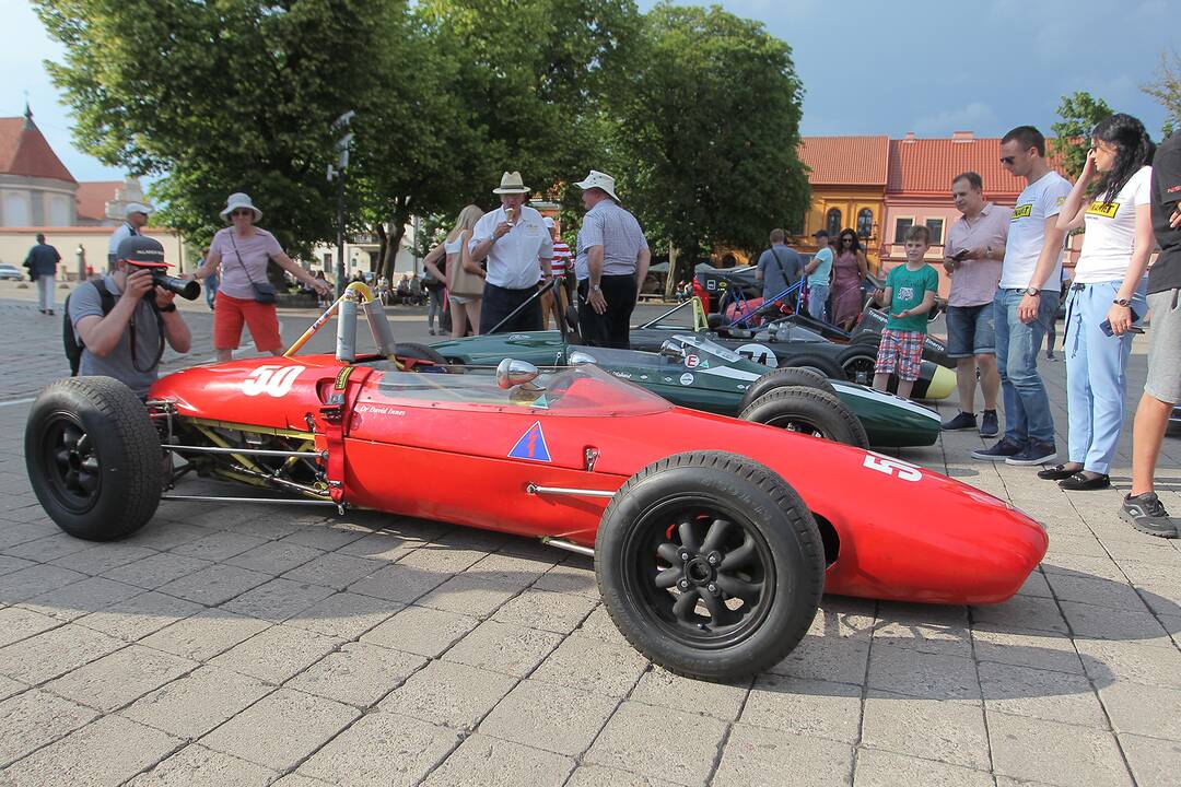 „Formula Junior” bolidų paradas Kaune