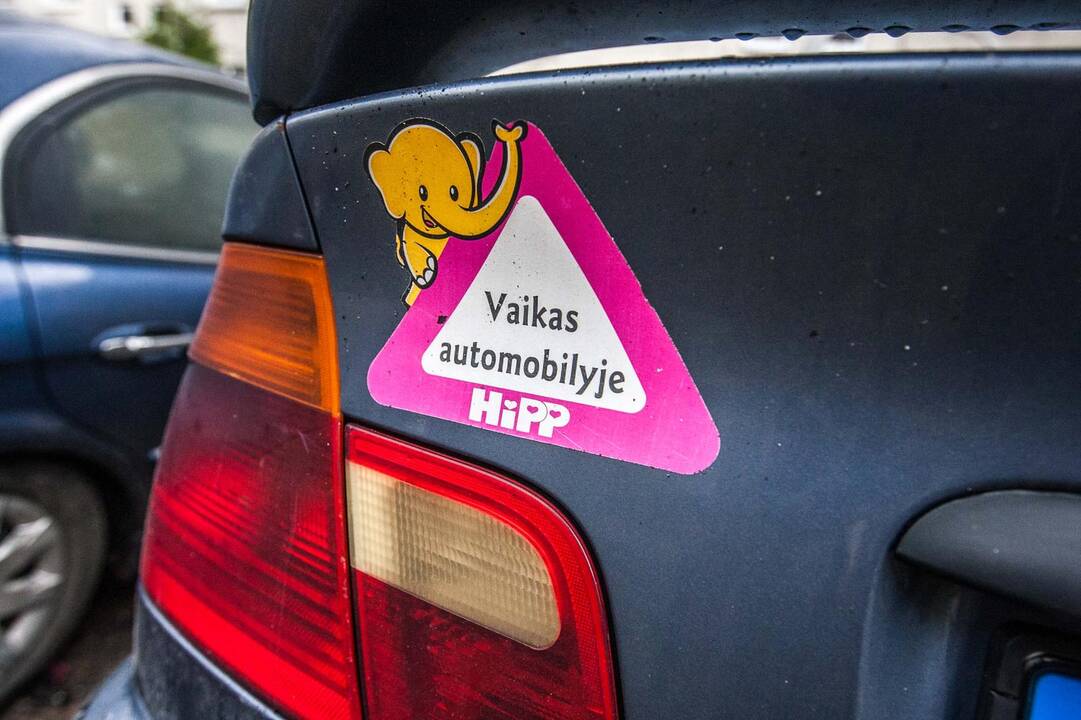 Sudegė keturi automobiliai