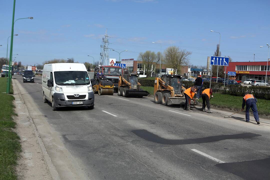 Šilutės plente taisomas brokas