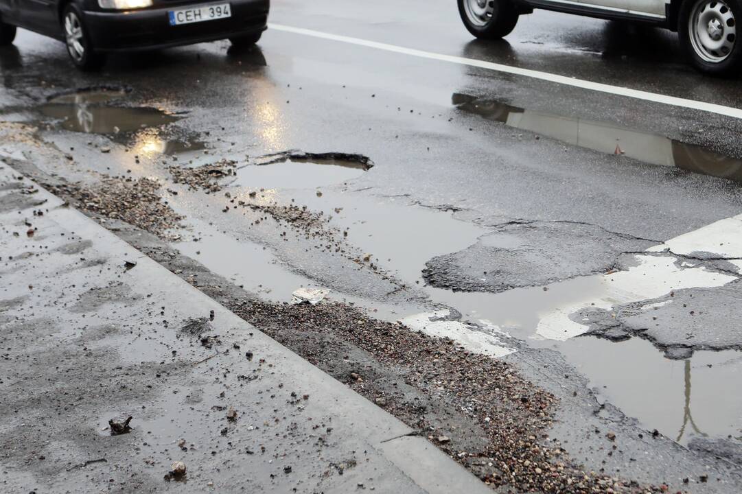 Panevėžio savivaldybė atlygins dėl duobėtų gatvių atsiradusią žalą