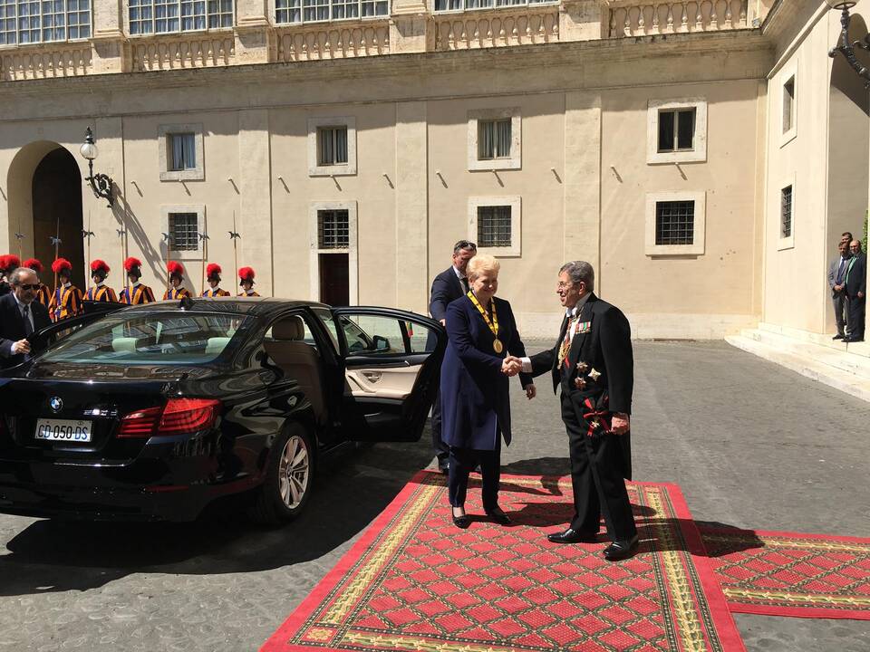 D. Grybauskaitė dalyvavo popiežiaus apdovanojimo ceremonijoje