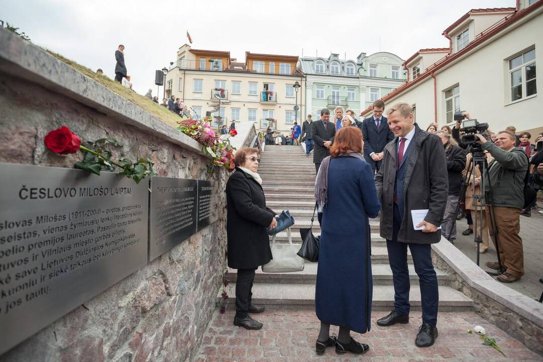 Atidengti Č. Milošo laiptai