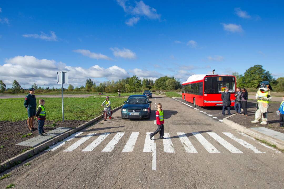 Mokiniai dalyvavo akcijoje "Į mokyklą važiuoju pats"