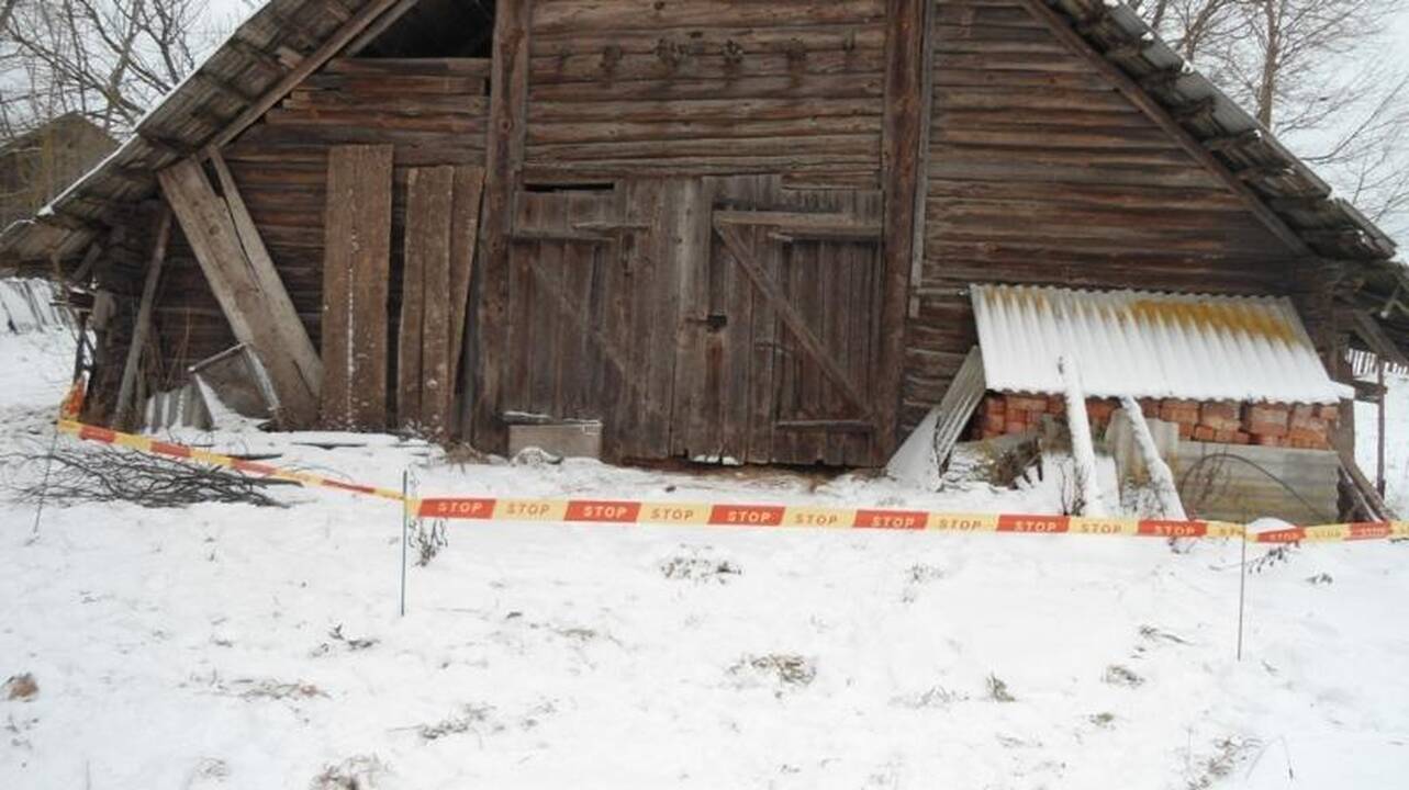 Kontrabandininkai po šienu slėpė 22 tūkst. pakelių cigarečių