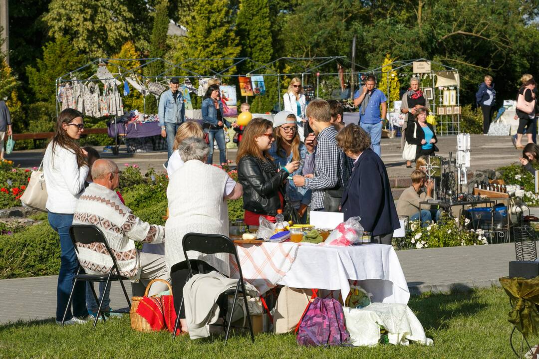 Kvapų naktis botanikos sode