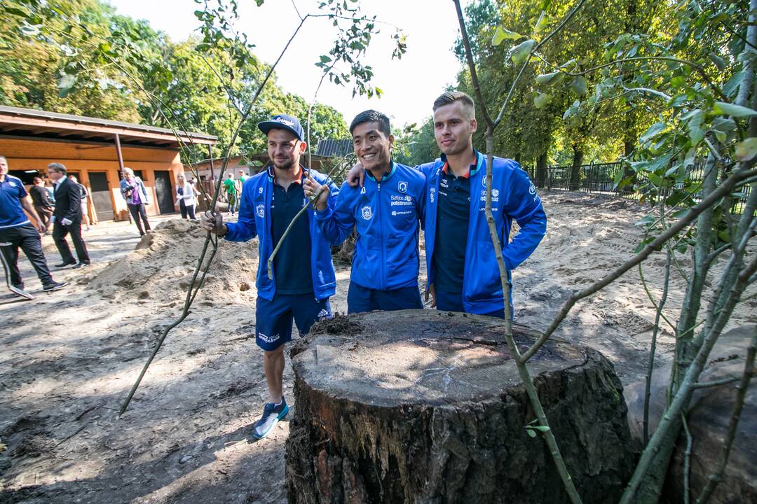 Futbolininkai sutvarkė stumbryną