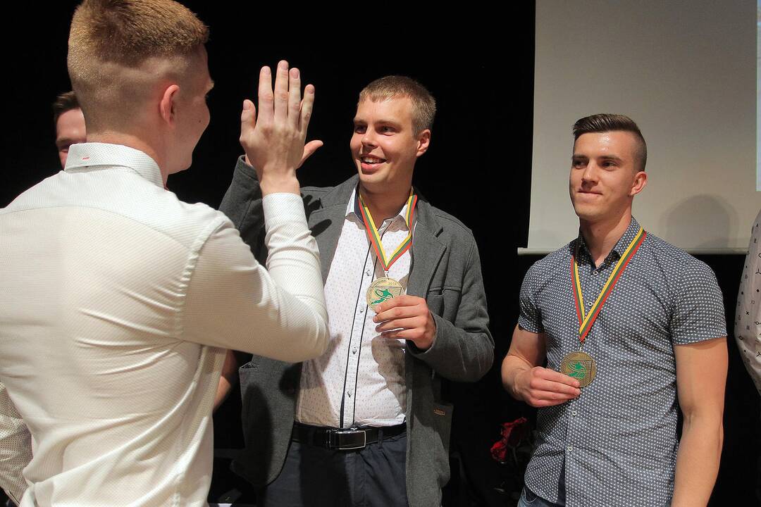 Lietuvos rankinio čempionatų apdovanojimai