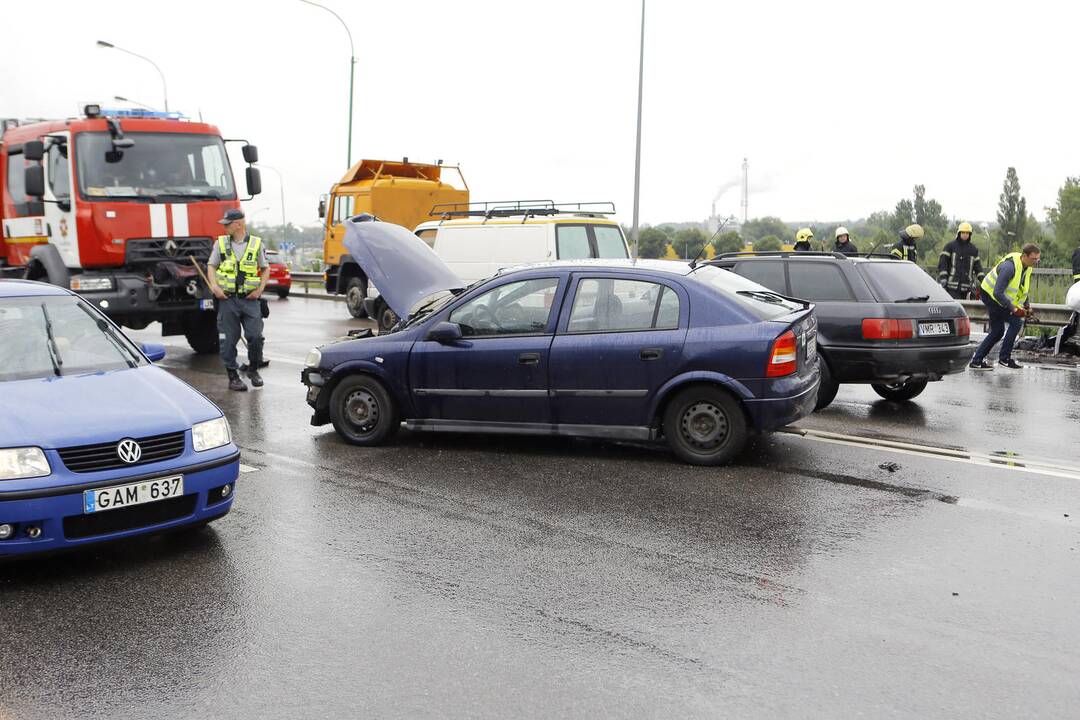 Avarija ant Mokyklos viaduko