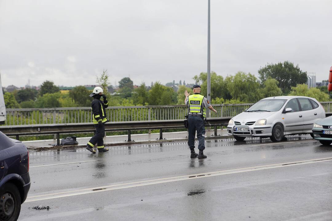 Avarija ant Mokyklos viaduko