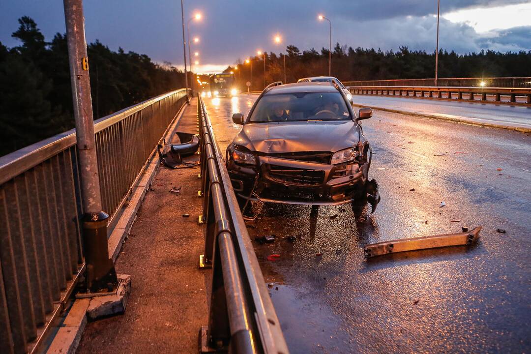 Avarija ant Lideikio gatvės viaduko