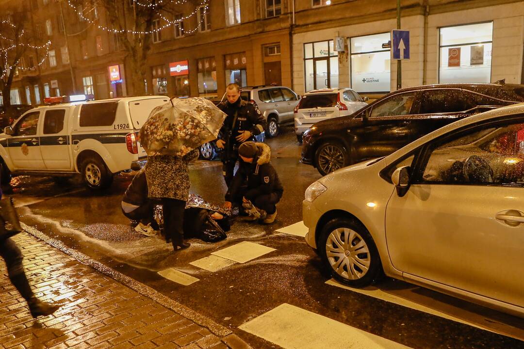 Pėsčiųjų perėjoje ties Lietuvininkų aikšte partrenktas žmogus