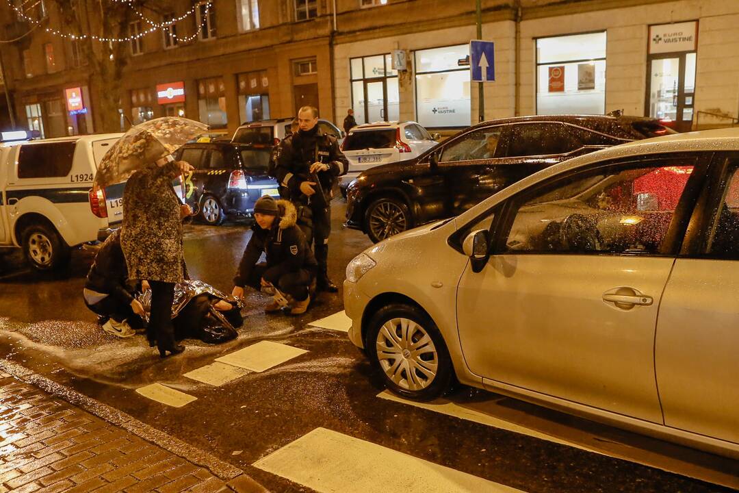 Pėsčiųjų perėjoje ties Lietuvininkų aikšte partrenktas žmogus