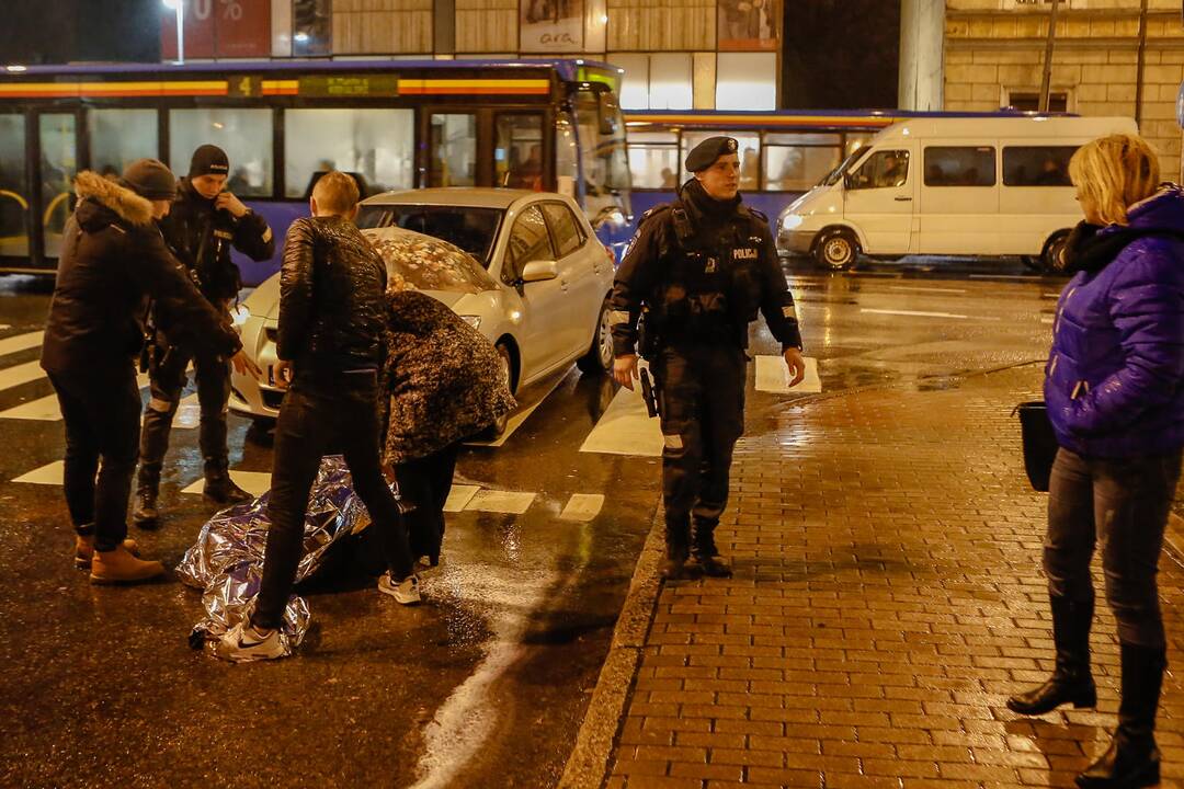 Pėsčiųjų perėjoje ties Lietuvininkų aikšte partrenktas žmogus