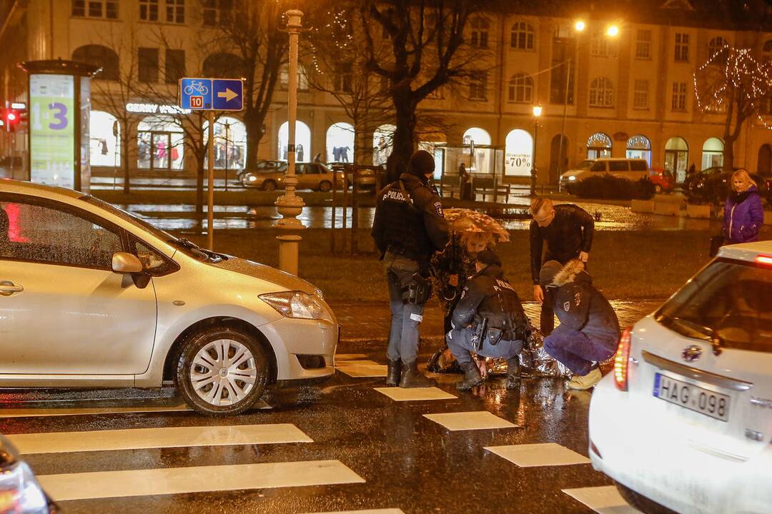 Pėsčiųjų perėjoje ties Lietuvininkų aikšte partrenktas žmogus