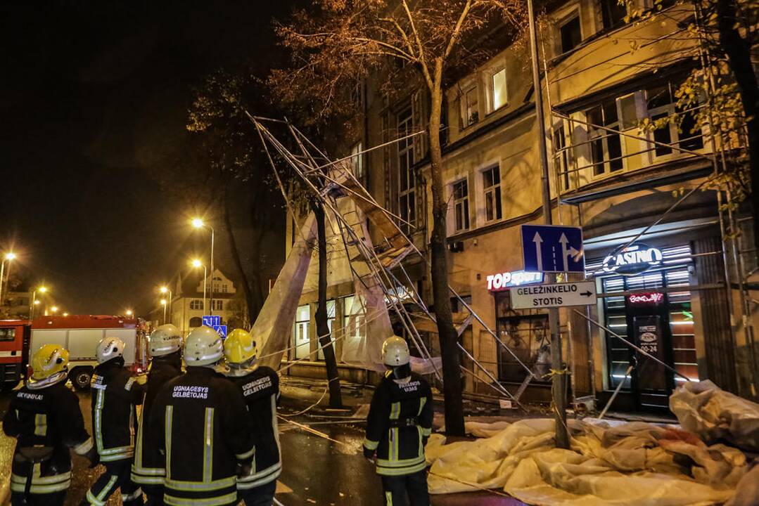 Herkaus Manto gatvėje nuvirto pastoliai