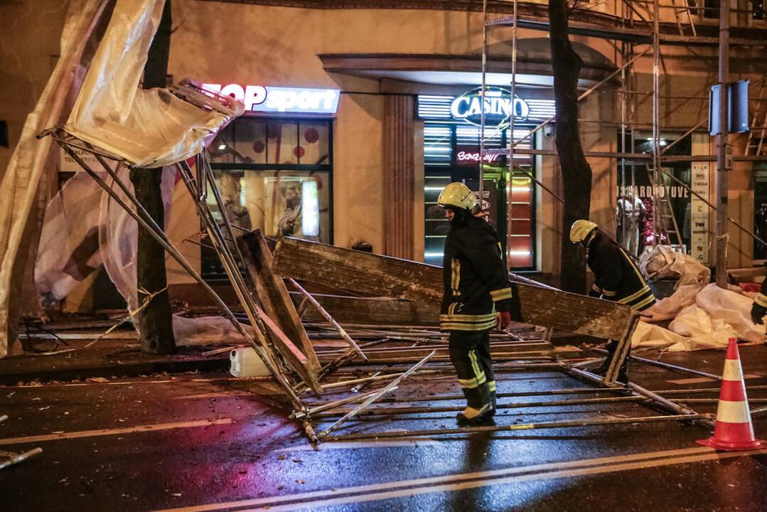 Herkaus Manto gatvėje nuvirto pastoliai